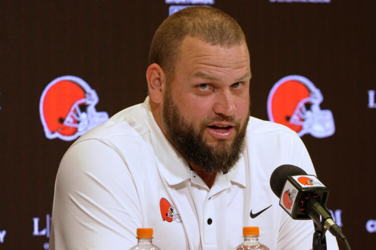 Joel Bitonio announces retirement after 12 seasons, all with the Browns